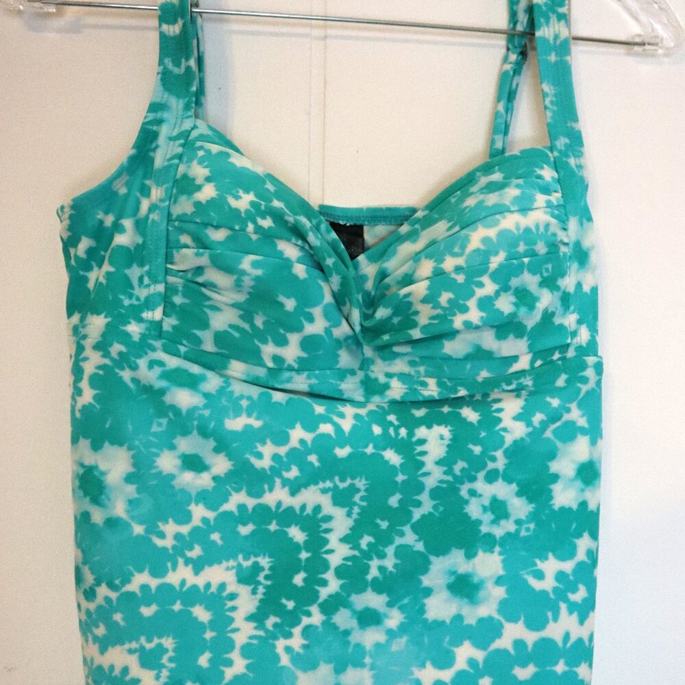 Bisou Bisou Womens Medium Swimsuit Top Green White Floral Swim Tank